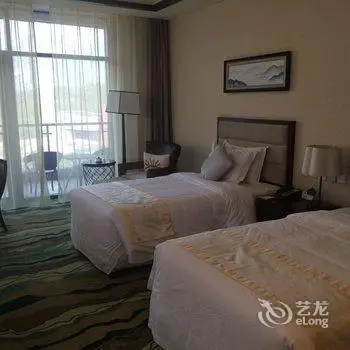 Yuntai Place International Hotel 