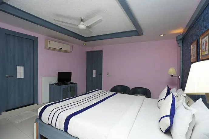 OYO 3993 Hotel Churuwala Inn 