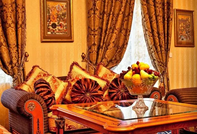 Shah Palace Hotel 