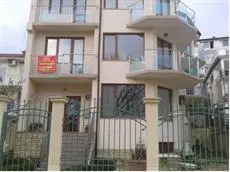 Izgrev Apartments Balchik 