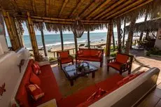 Casa de Playa Bungalows & Restaurant 