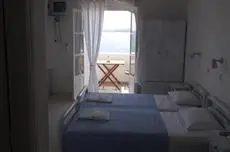 La Mer Seaside Apartments 