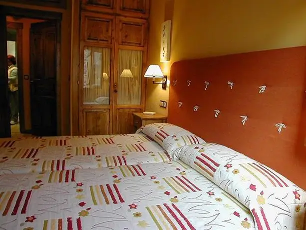 Apartamentos Los Pirineos Biescas 