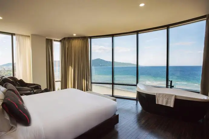 Holiday Beach Danang Hotel & Resort 