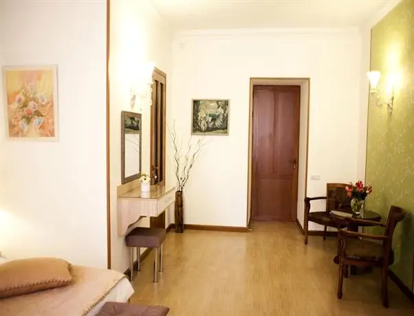 Azoyan Guest House