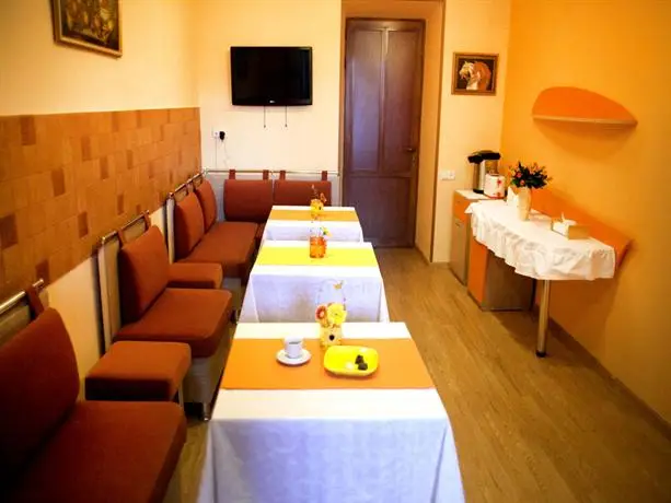 Azoyan Guest House 