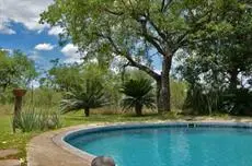 Bed in the Bush - Tingala Lodge 