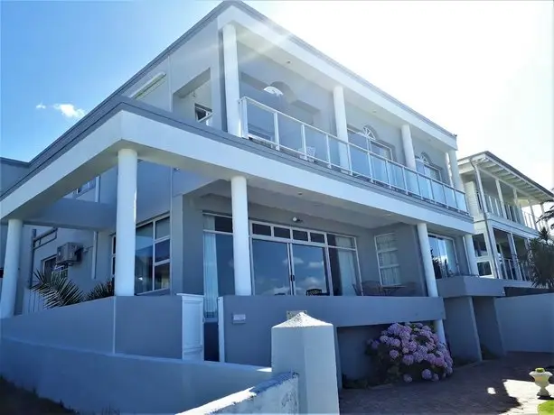 Hermanus Beachfront Lodge