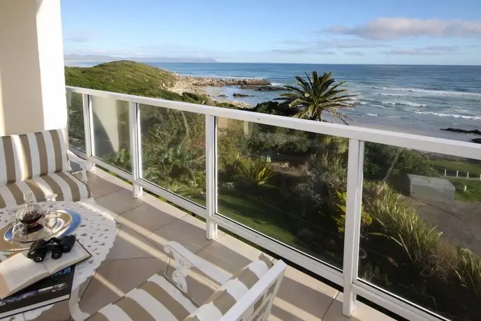 Hermanus Beachfront Lodge 