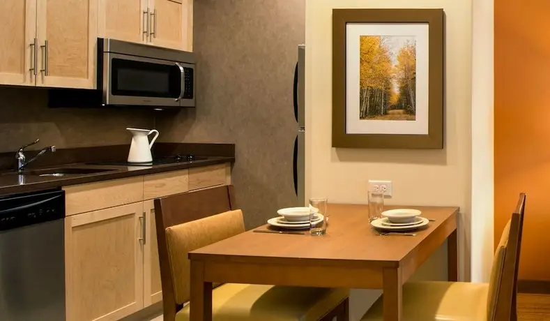 Homewood Suites by Hilton Winnipeg Airport - Polo Park 