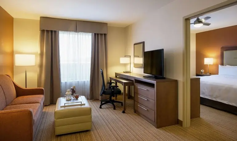 Homewood Suites by Hilton Winnipeg Airport - Polo Park 