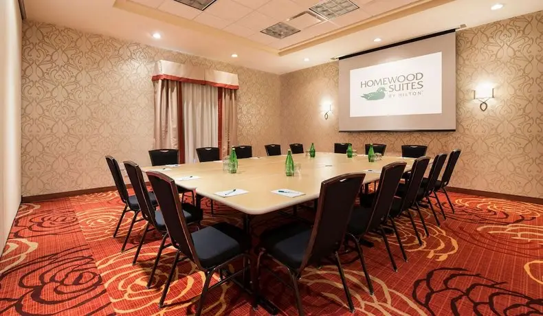 Homewood Suites by Hilton Winnipeg Airport - Polo Park 