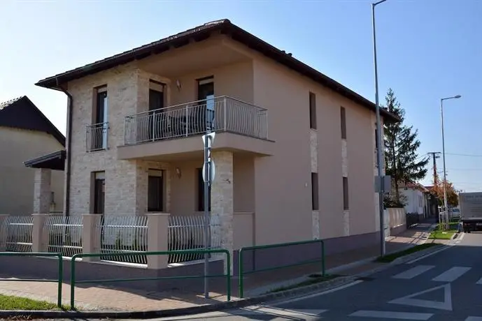 Mirzso Apartmanhaz 