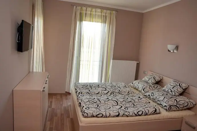 Mirzso Apartmanhaz 