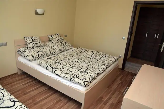 Mirzso Apartmanhaz