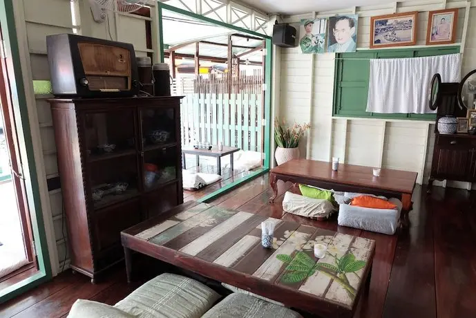 Baanrak Amphawa Homestay