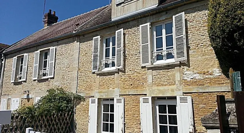 Une Maison Dans Le Village 