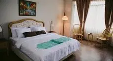 Sandalwood Boutique Hotel 