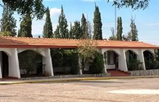 La Fuente Hotel & Suites 