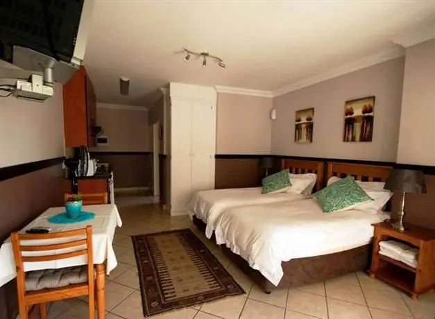 Oakelands Studio Apartments 