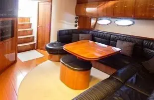 Yacht Hotels Suite 501