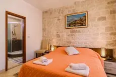 Apartments Dora Trogir 