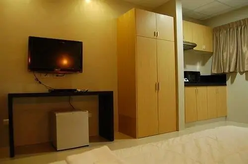 Rumi Apartelle Hotel 