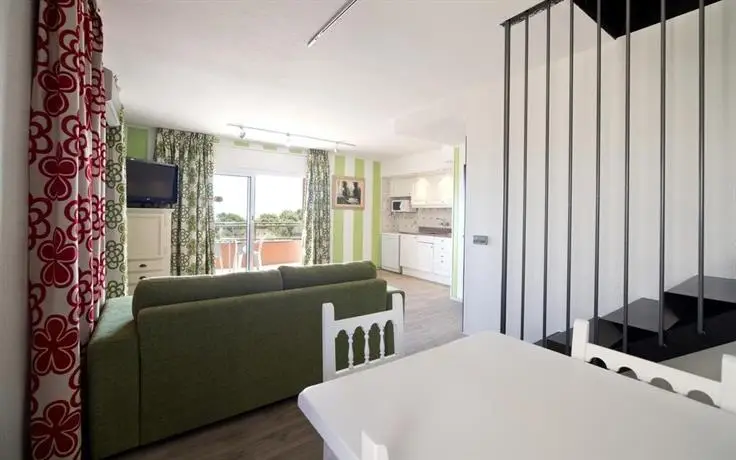 Apartamentos Salles Beach 