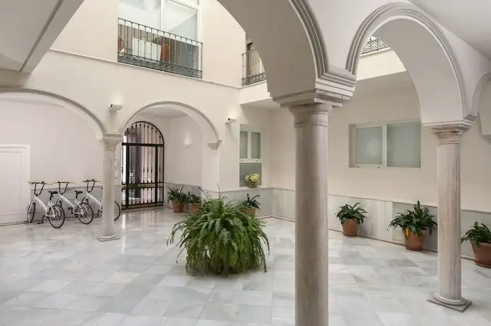 Suites Sevilla Plaza