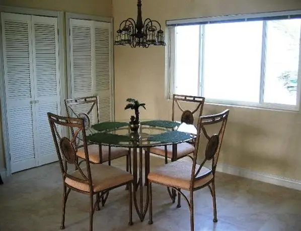 Grand Cayman Beachfront Condo 