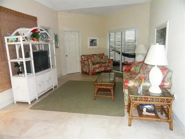 Grand Cayman Beachfront Condo 