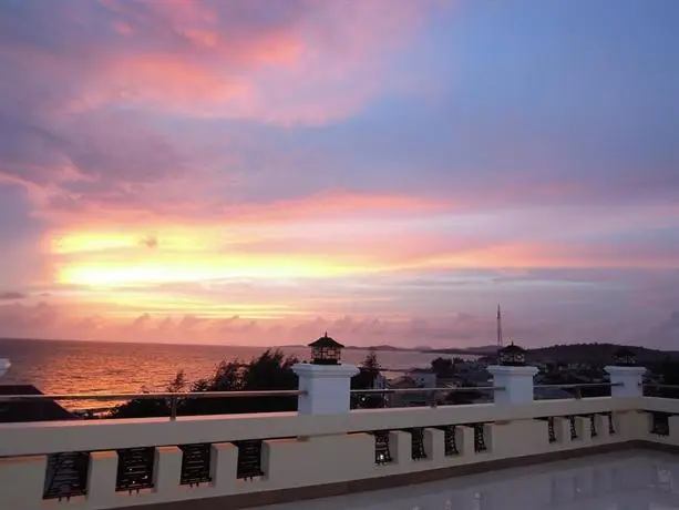 The Lighthouse Hotel 