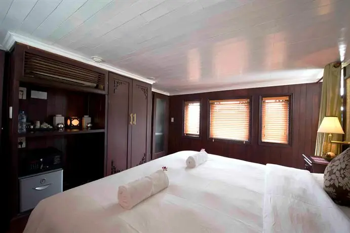 Legend Halong Private Cruises - Managed by Bhaya Cruise 