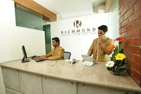 Richmond Hotel & Suites