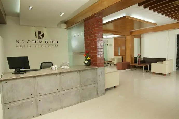 Richmond Hotel & Suites