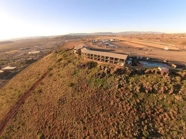 Inn On The Cliff 