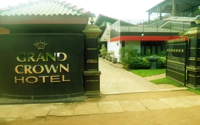 Grand Crown Hotel 