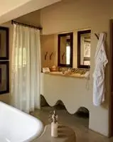 Impodimo Game Lodge 