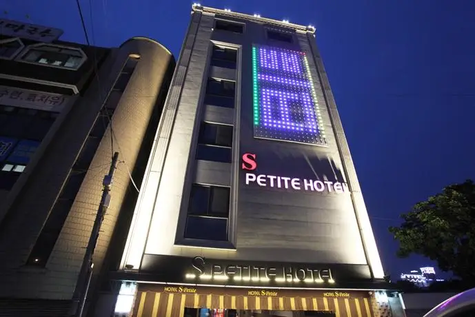 S Petite Hotel 
