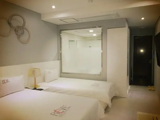 Reve Hotel Jeju 
