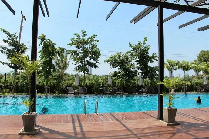 Sea Two Pool Villa Resort Pattaya 