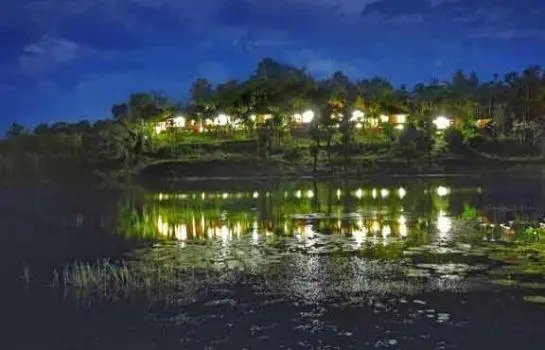 Karapuzha Village Resort 