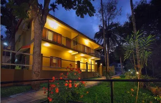 Karapuzha Village Resort 