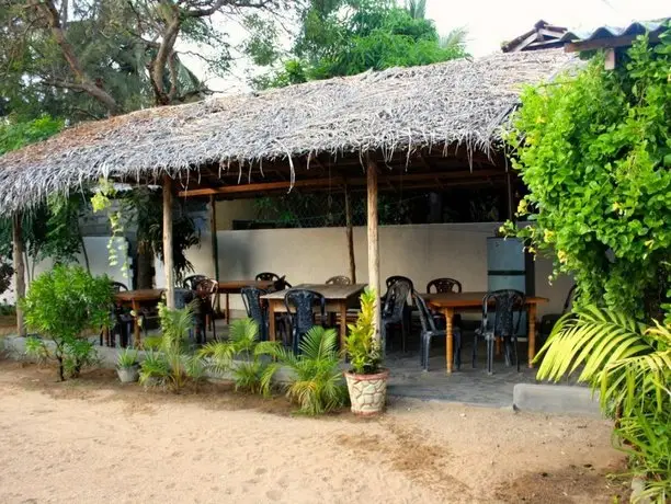 Tharaka Surf Guesthouse 