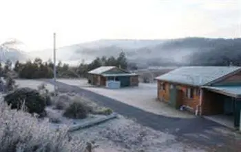 Lake Yalleena Cabins 