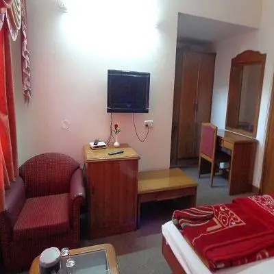 Hotel Paras Lodge 