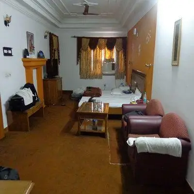 Hotel Paras Lodge