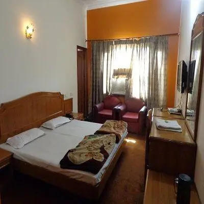 Hotel Paras Lodge