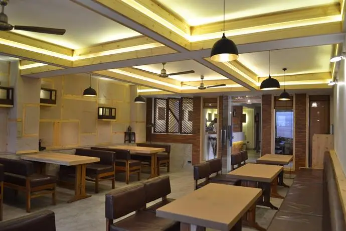 Mayur Hotel Bar And Restaurant