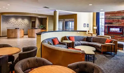 DoubleTree by Hilton West Fargo Sanford Medical Center Area Lobby